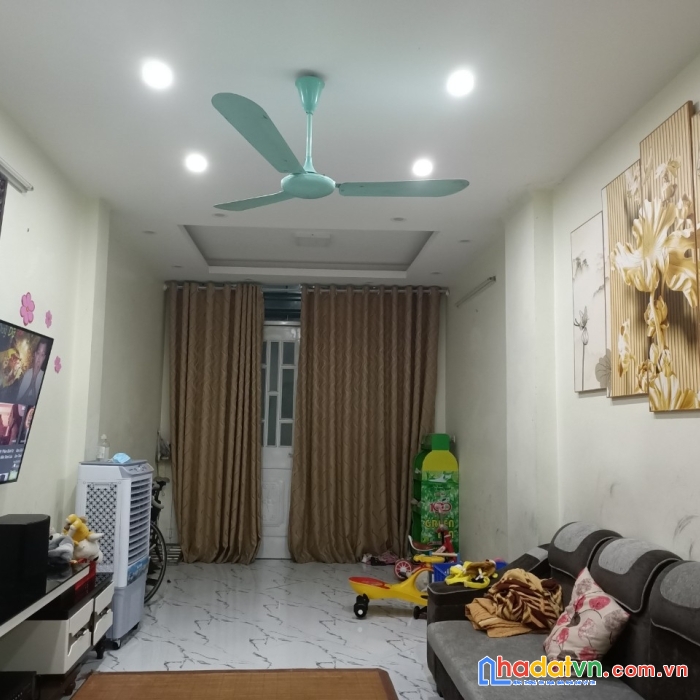 Bán nhà phố trường lâm, long biên, 33m, 5 tầng, 2,55 tỷ