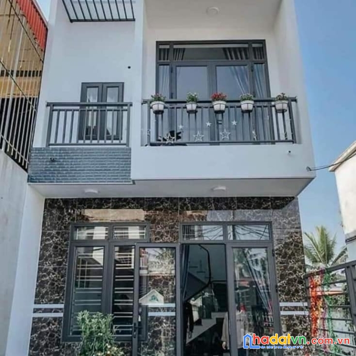 Bán nhà mới 2 tầng ở ngay 64m2 (3,5m x 14m) gần chợ vải tân bình, 5,4 tỷ
