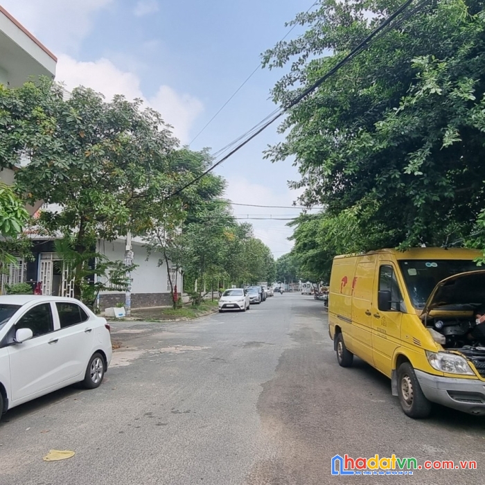Nhà hẻm nhựa 10m, ngay cầu tham lương quận 12, 80m2 ngang 8m, 4 tầng.