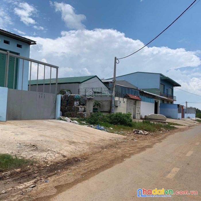 Đất nền nằm trên ql51 ngay kcn long đức, sân bay lt giá rẻ đầu tư có sổ 1tỷ4/134m2. lh 0349895942