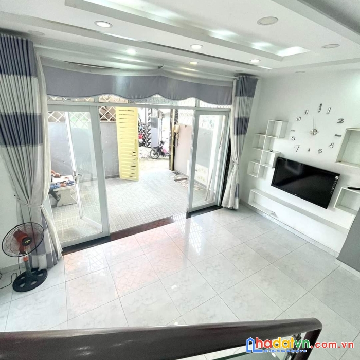 Chính chủ bán nhà đẹp 3 tầng - ngang hơn 5m - 66m2  giá chỉ 5 tỷ 550 triêụ, trung tâm , huỳnh tấn