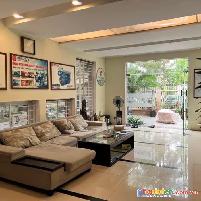 Siêu hót! bán nhanh căn nhà dt 80 m2 tại nguyễn văn cừ - long biên, 4 tầng, mặt tiền 8m.