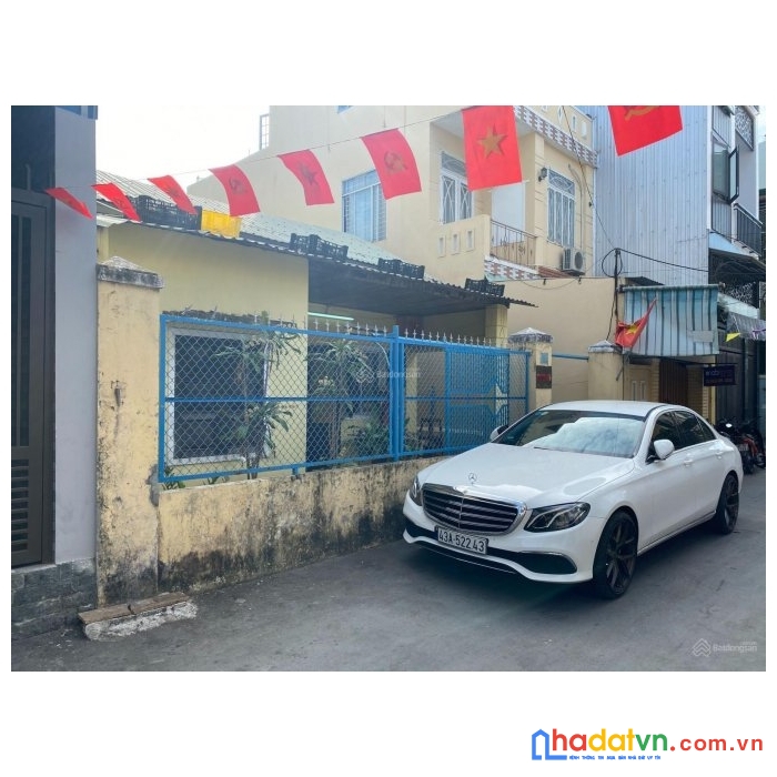 140m2 ngang 8m4 nở hậu 9m4, đường 5.5m, 2 ô tô tránh nhau