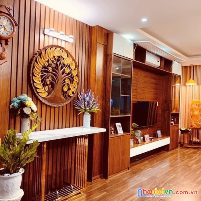 Nhà đẹp lạc long quân tây hồ ô tô vào nhà 50m, 5 tầng, kd, chỉ 6.5 tỷ.