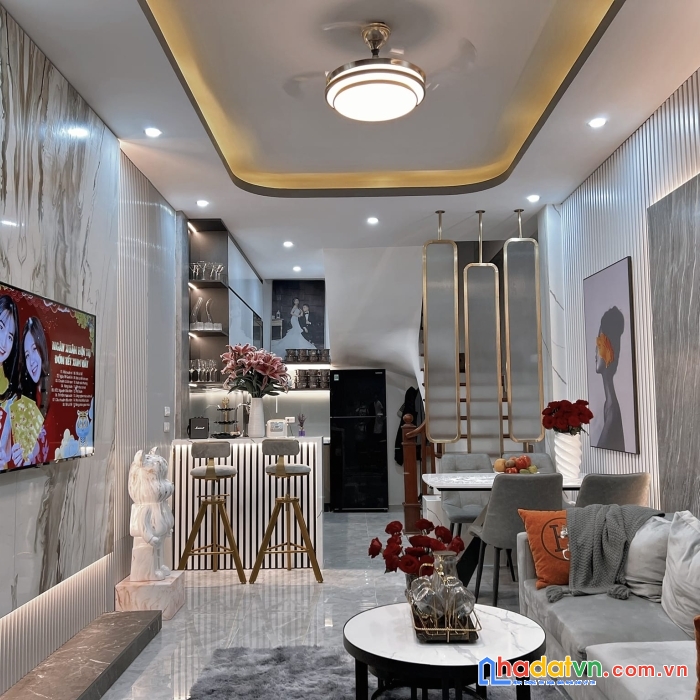 Nhà đẹp dt 35.2m2 phố trần thái tông - cầu giấy. tặng full nội thất sang xịn mịn, chỉ 5.x tỷ. gần