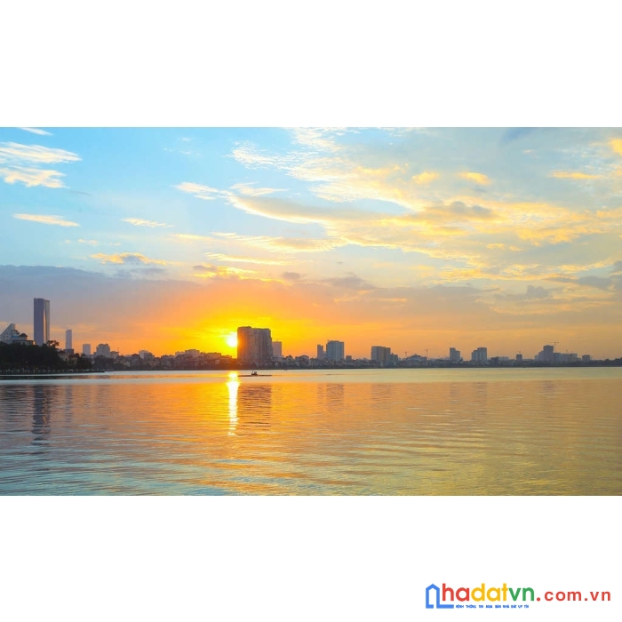 Bán toà nhà mới xây kinh doanh tốt, mặt hồ tây gần phố nguyễn đình thi, trích, vệ hồ.