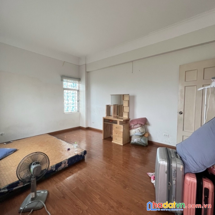 Bán chcc quận nam từ liêm. tòa ct2 mễ trì hạ.
dt 86m2, căn góc, 3 mặt thoáng, bc đông nam 
.giá