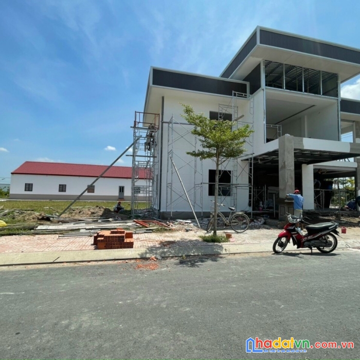 Kẹt tiền cần bán gấp lô đất 5x22.110m2 đường đnh đức thiện gần chợ bình chánh.giá 1.3 tỷ