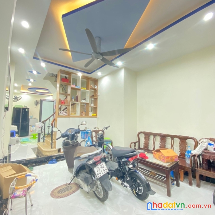 Hơn 4 tỷ có nhà đống đa -40m2, 4 tầng - 4 ngủ - ngõ rộng, thoáng – an ninh tốt.