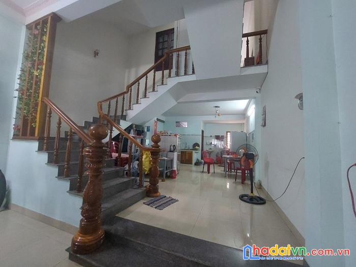 Bán nhà mặt tiền tú mỡ sau lưng bến xe vừa ở vừa kinh doanh