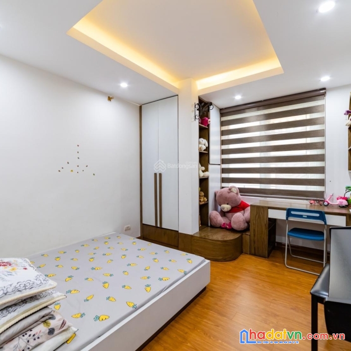 Nhân hòa  - 4 tỷ 5 - 6p ngủ - 3 bước ra chợ - ngõ ô tô 5 tạ - sân rộng