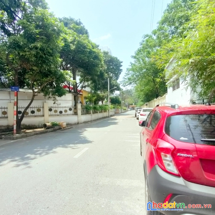 Đất đẹp phân lô lý sơn, ngọc thụy, 2 ô tô tránh, kinh doanh 65m mt7 giá hơn 7 tỷ.