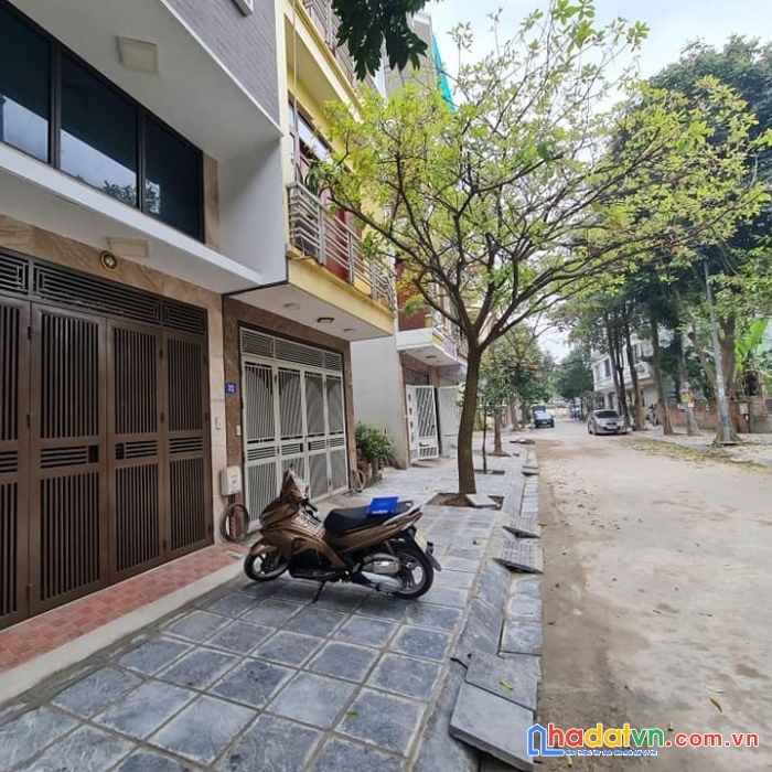 Bán nhà mặt phố thanh am, vỉa hè, đường rộng, dt 45m, 5 tầng, 5,75 tỷ.