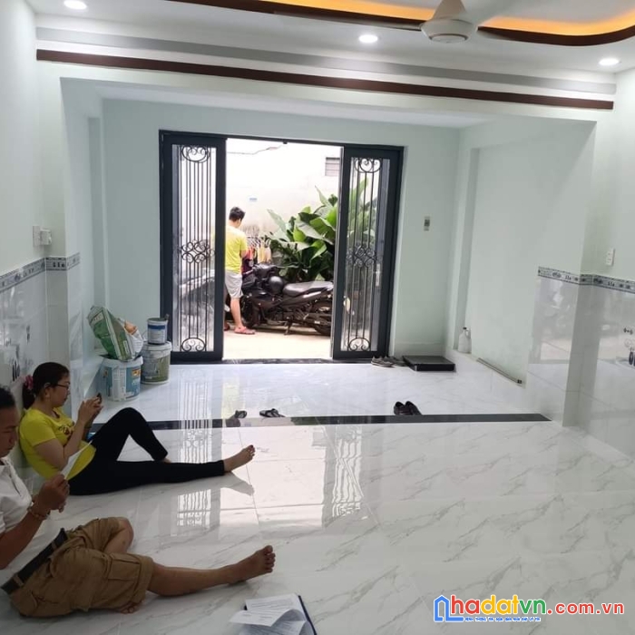 Xe hơi ngủ trong nhà,diện tích sử dụng 40m2. đường tân kỳ tân quý.giá 4 tỷ 5 quá ư là hiếm