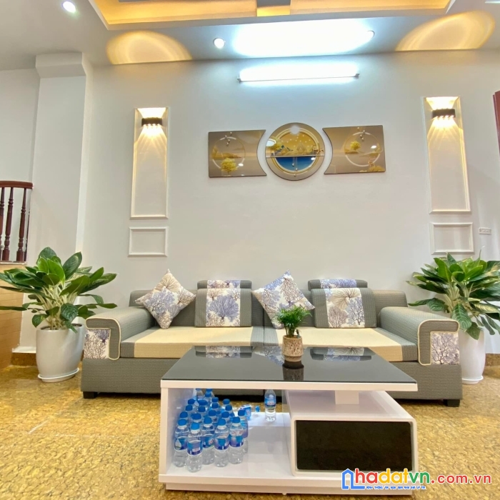Bán nhà nguyễn văn huyên tt cầu giấy 45mx5t, mới đẹp, nhỉnh 4 tỷ