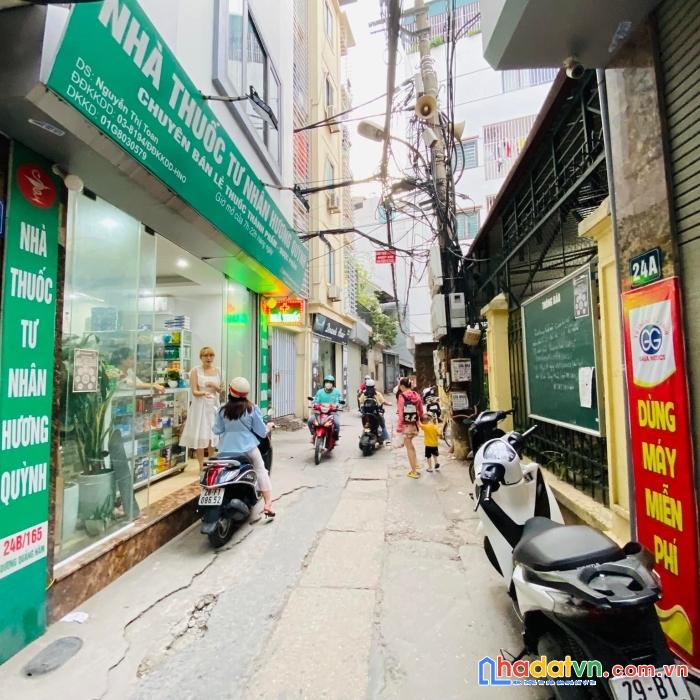 Mặt ngõ ô tô - kinh doanh nail spa, hiệu thuốc, tạp hoá… sát trường đh thủ đô