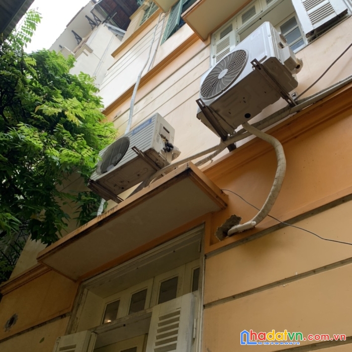 Bán nhà ngọc lâm , long biên 30m2 3 tầng 4.5 tỷ ngõ thông ô tô đỗ cửa