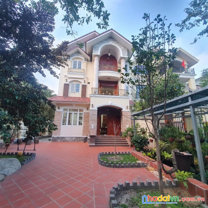 Biệt thự đẳng cấp 400m2 - view sông - 3 mặt tiền - q.7 - giá 70 tỷ.