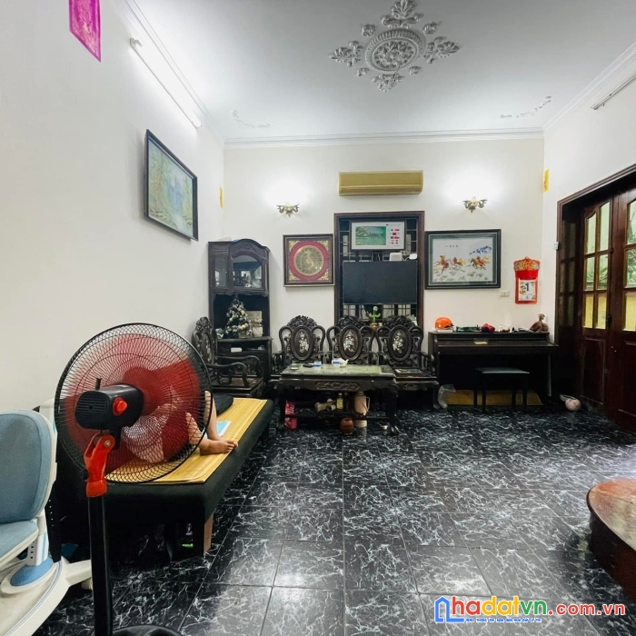Cầu giấy,gần phố,gần ô tô,diện tích rộng,81 lạc long quân 106m2,giá 9.5 tỷ 0975048581