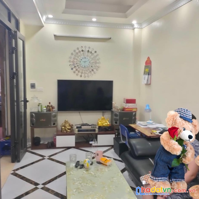Hót trương định: dt 40m2; 5 tầng; mt 3,2m; giá chào 2,95 tỷ.