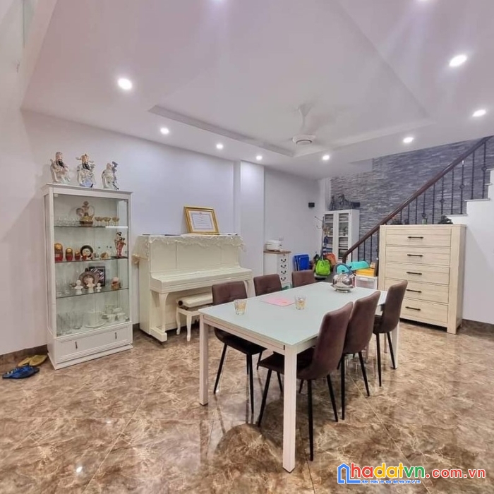 Nhà lương định của, đống đa, mới, ở ngay, 41m2, 6 tầng, 6.9 tỷ