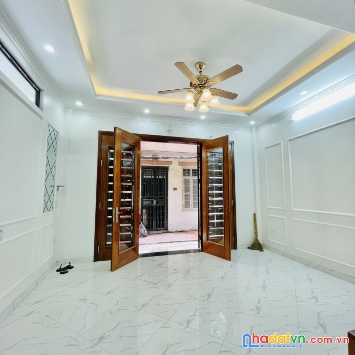 Bán nhà lô góc nguyễn đức cảnh, hoàng mai, 45m2, 5t, mt 5,5m giá nhỉnh 4 tỷ 0962753326