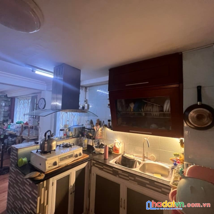 Bán nhà mặt tiền đồng xoài gần chợ hoàng hoa thám, 5 tầng , ngang 8.8m2 đẹp , dt 31m2