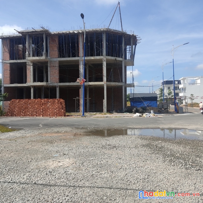 Bán lô đất cực đẹp ngay quốc lộ 13 đối diện chợ giá từ 680 triệu.