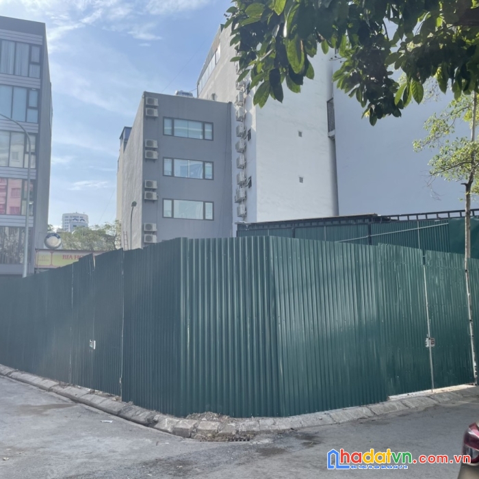Bán đất đấu giá khu đô thị mới cầu giấy dt: 326m2 mt 22m. ba mặt tiền gb: 115 tỷ, vuong: 0985340332