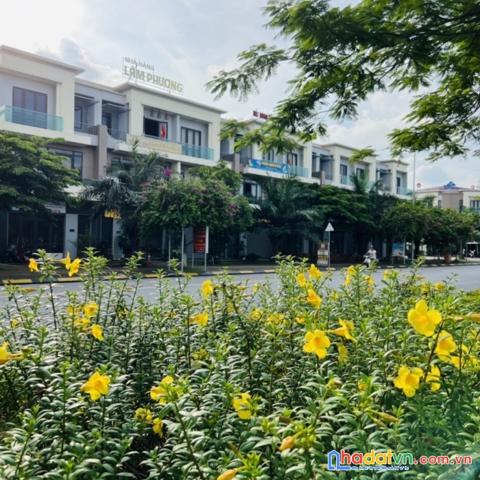 Bán shophouse 120m2 đường trục chính hữu nghị 56m kđt centa vsip bắc ninh