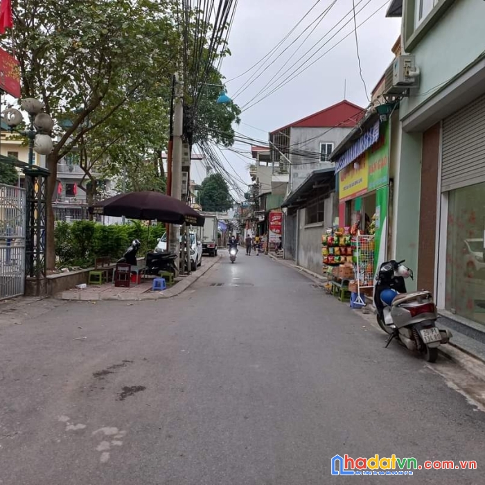 Cần tiền bán gấp nhà phố tư đình kinh doanh đỉnh-lô góc - ô tô vào nhà .