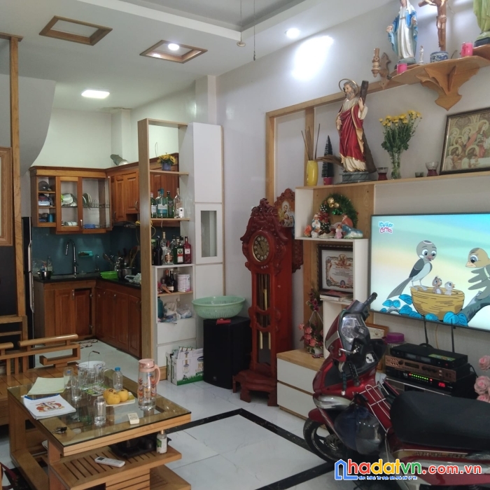 Bán gấp nhà cầu giấy 5 tầng, gần gtvt 2 mặt thoáng, dt 46m2 giá 4.85 tỷ