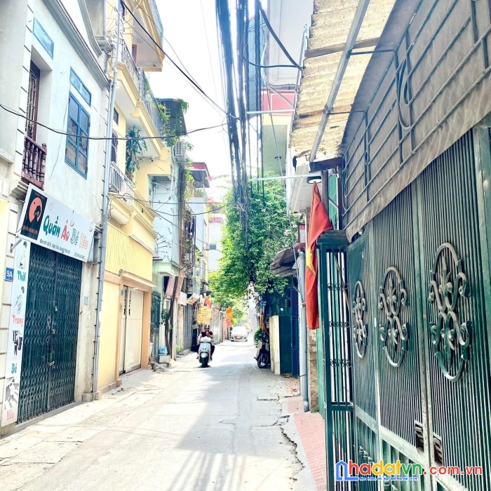 Phùng khoang- lô góc 2 mặt ngõ -- 20m ô tô tránh - phùng khoang  57m2  4,5 tỷ