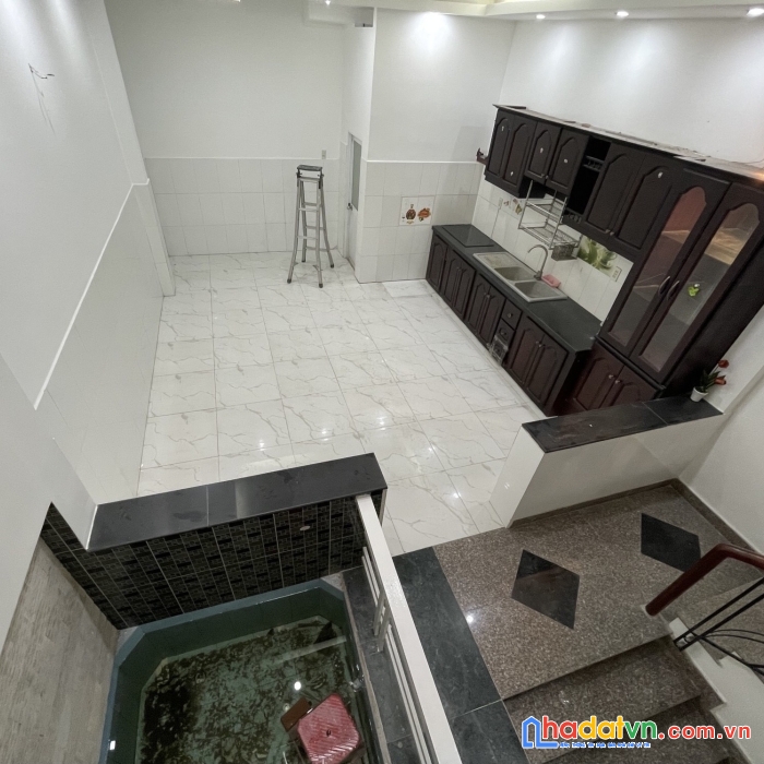 Bán nhà mặt tiền chợ hạnh thông tây-75m2- 5 tầng ,chỉ nhỉnh 12 tỷ.