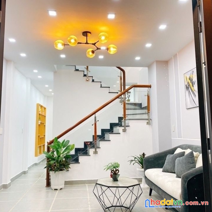 Bán nhà tân mai dt 32m , 4 tầng , giá hơn 2 tỷ ,đường ngõ thông thoáng