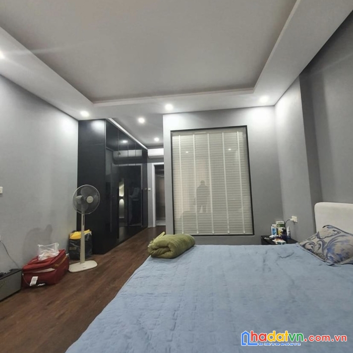 Bán nhà lô góc đườg láng  40m2 x 3 tầng mt7 chỉ hơn 3 tỷ đống đa