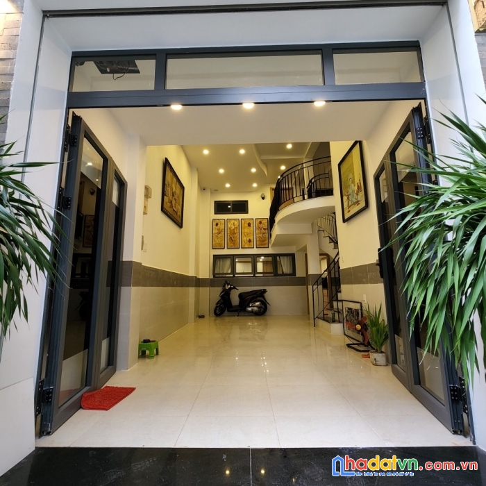 Bán tòa nhà chdv nguyễn thiện thuật quận 3, xe hơi đỗ cửa, 5 tầng btct, ngang 5m, 11 phòng cho