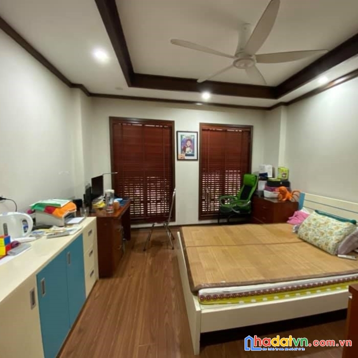 Nhà lộc lá,ngõ 603lạc long quân,gần ôtô,gần phố,kd nhỏ 39m2,giá 5.2 tỷ 0975048581