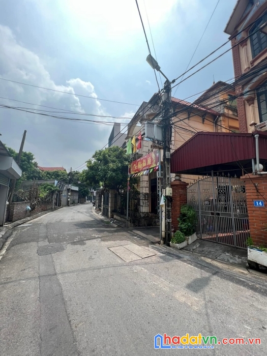 Bán đất thạch bàn  - long biên – 10m ra đường nhưa ô tô 7 chỗ thông- giá chưa đến 2 tỷ.