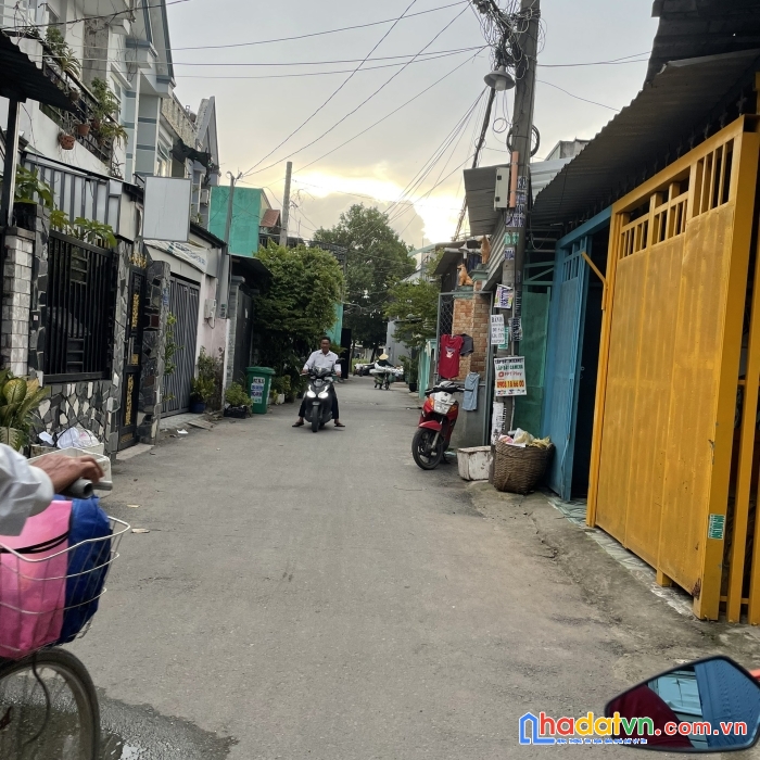 Chính chủ cần bán nhà mặt tiền đường nhựa thông vị trí đẹp tại hóc môn