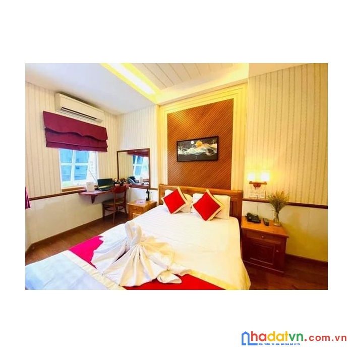 Bán nhà đang kinh doanh khách sạn mật tiền khu  đường tên lửa  - có thang máy.