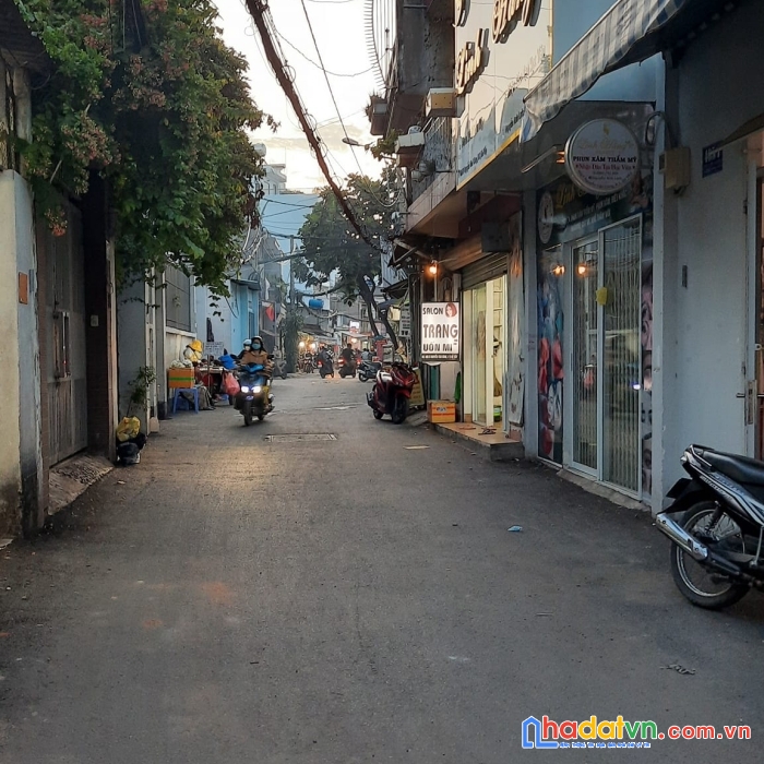 Bán nhà hxh nguyễn văn công 100m2, giá 10,5 tỷ