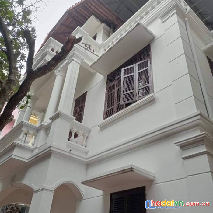 Ông chú mình có căn biệt thự cổ 499m2, mặt phố tại hồ chúc bạch cầ bán 260tr 1m2.
135 tỷ - 499 m²