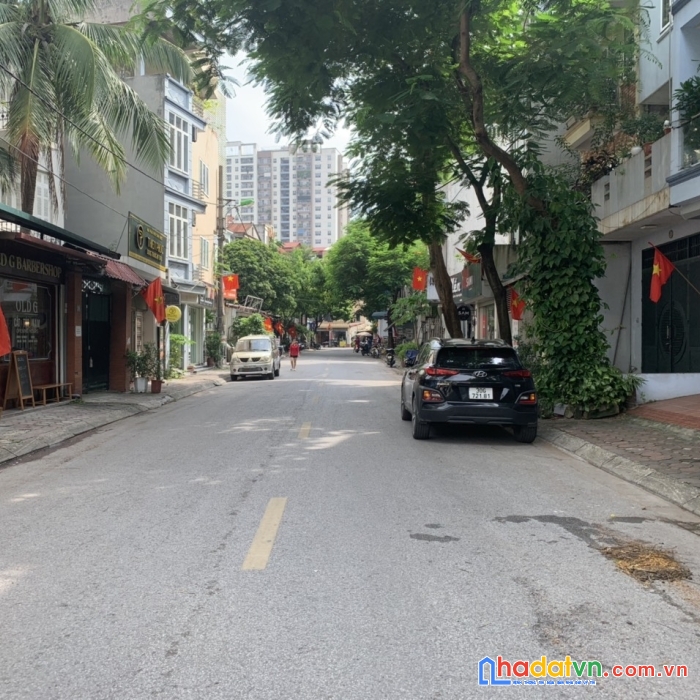 Với 4,x tỷ nhà 5 tầng đường nguyễn văn cừ, long biên, lh 0988794086