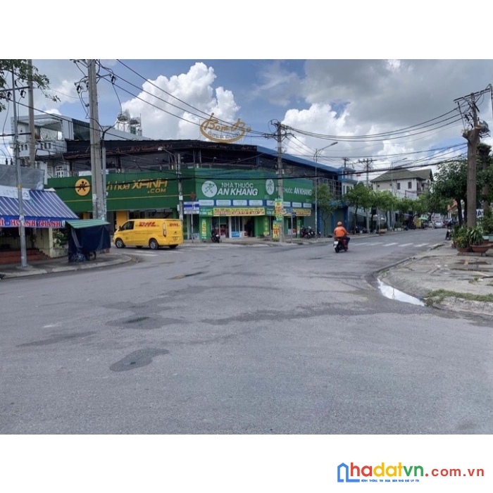 Bán khách sạn quận 12 -4 tầng - 12 phòng doanh thu 50tr.1tháng.