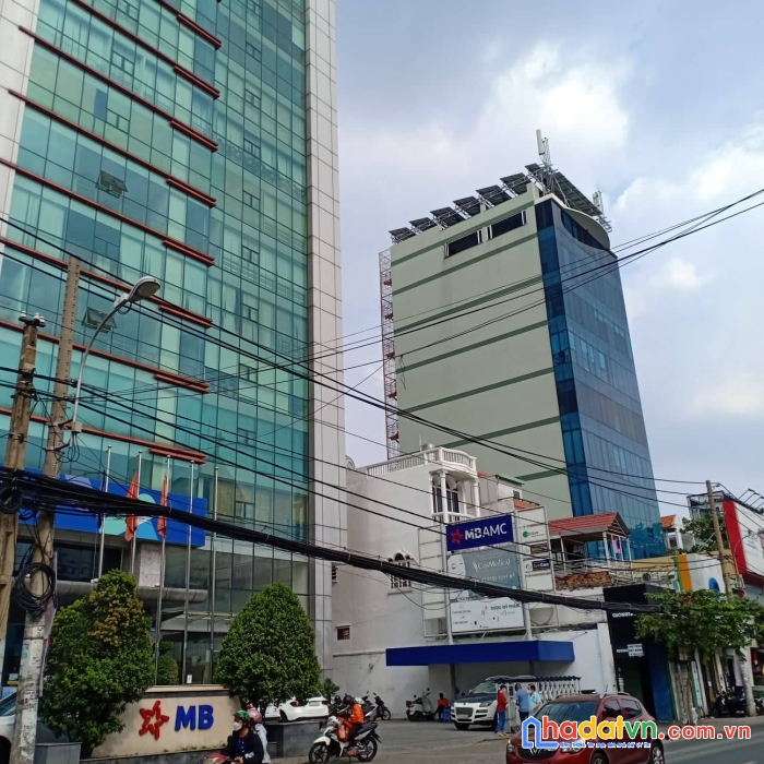 Bán nhà mặt tiền, quận 10, cmt8, ngang 19.5 x 40, nhỉnh 200 tỷ.