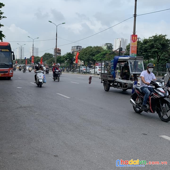 Mặt phố giải phóng, 60m, 6 tầng thang máy, mặt tiền 7m, giá 17 tỷ.