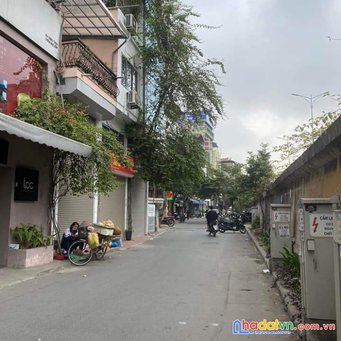 Cực hiếm tây hồ_giá hời: nhà mặt phố nghi tàm_kinh doanh khủng: 8 tầng, thang máy, 82m2, giá 20,8