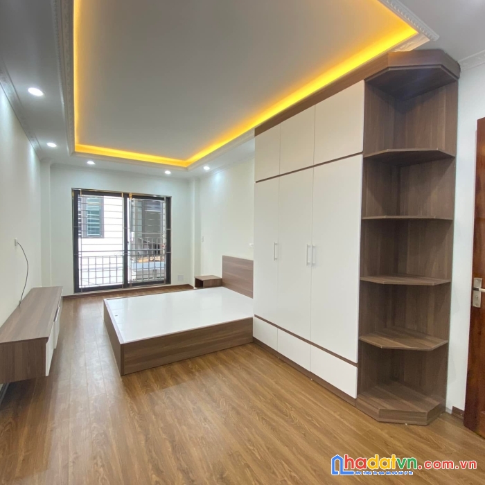 Bán nhà đống đa dt 37m 5 tầng mt 4m nhỉnh 6 tỷ- thang máy-trung tâm quận đống đa