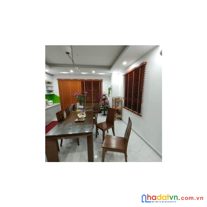 Bán nhà dịch vọng hậu kinh doanh lô góc ngõ nông dt 30m2 6t mt4,2m giá nhỉnh 4,5 tỷ